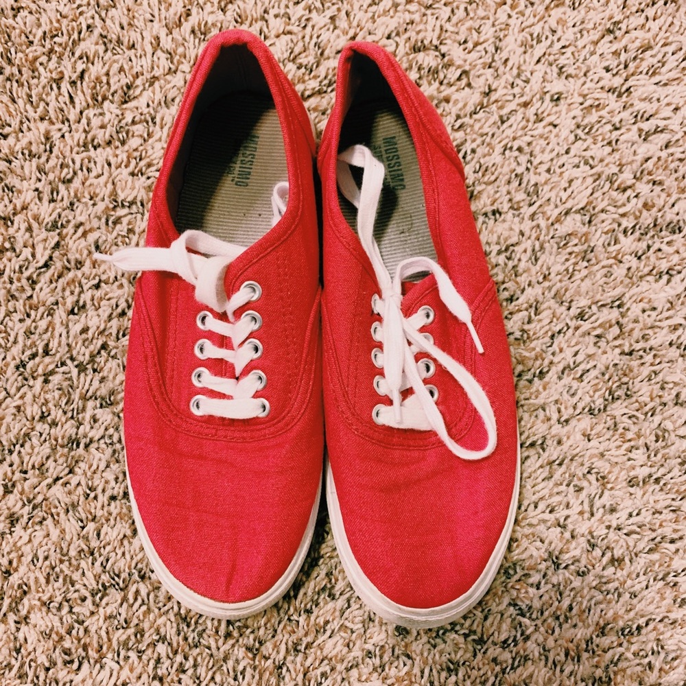 Red low top tennies